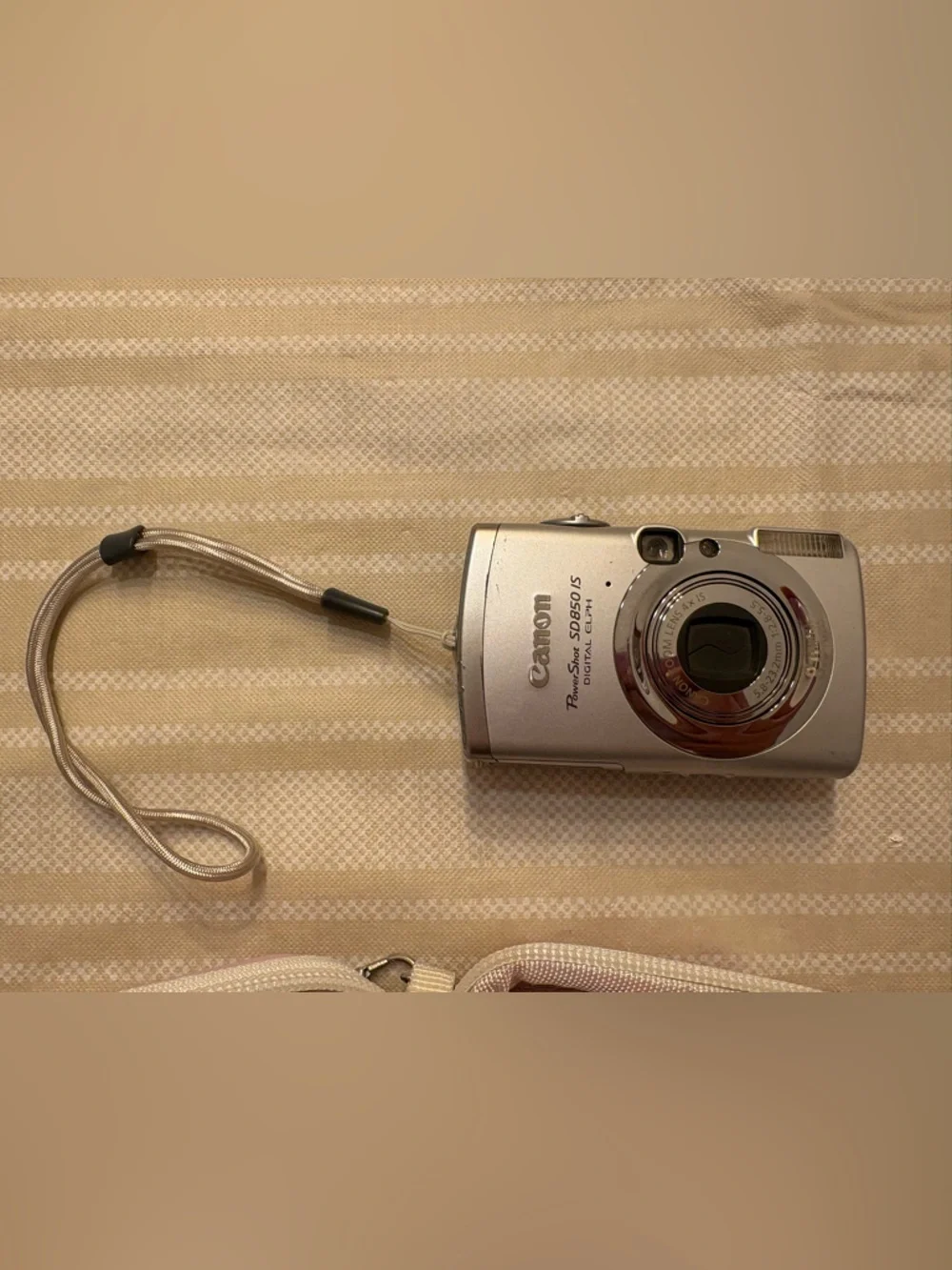 Canon PowerShot SD850 IS Silver Digital Camera - Picture 6 of 8